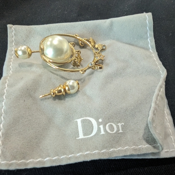 Dior faux pearl mismatched tribales - Picture 2 of 4